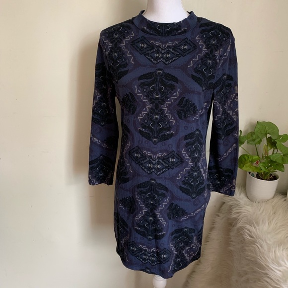 Free People “cute and cozy “ mini with cutout - Picture 3 of 7